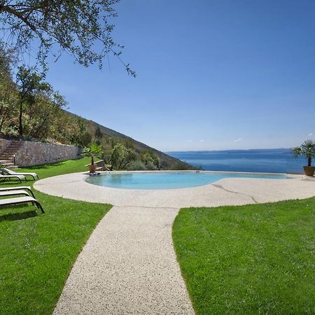 Villa Divina - Apt Icona Con Piscina E Vista Lago Castelletto Di Brenzone Kültér fotó