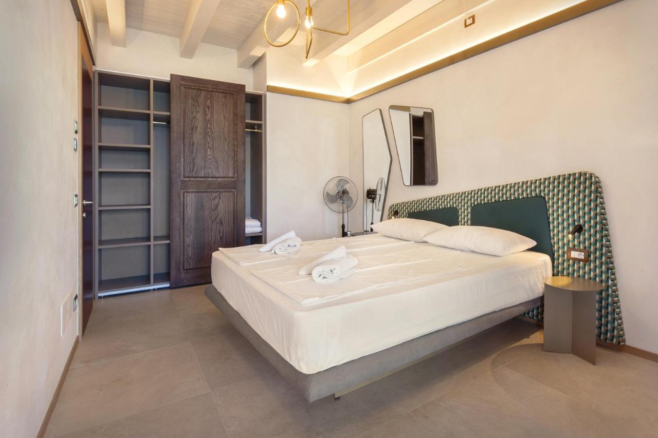 Villa Divina - Apt Icona Con Piscina E Vista Lago Castelletto Di Brenzone Kültér fotó