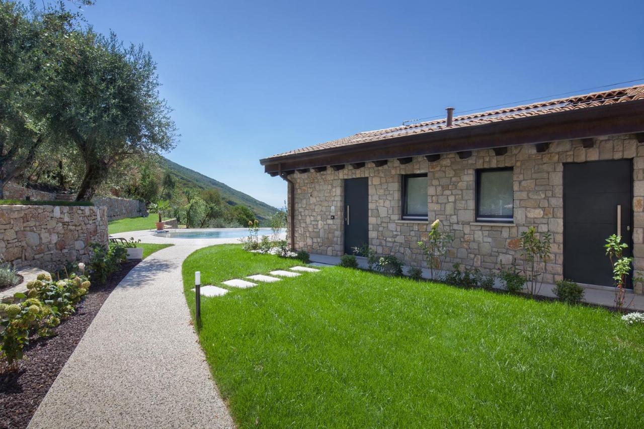 Villa Divina - Apt Icona Con Piscina E Vista Lago Castelletto Di Brenzone Kültér fotó